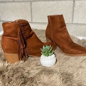 Maurices size 9 short suede boots